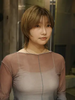 ショート カラー NERO 眞下秋歩のヘアスタイル