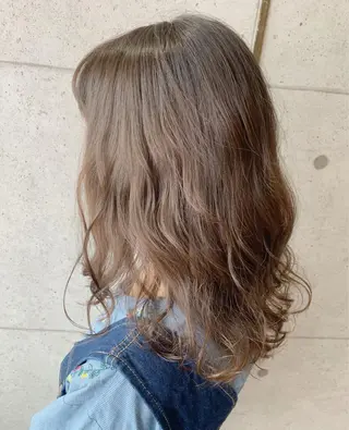 ミディアム カラー 福森 みずきのヘアスタイル