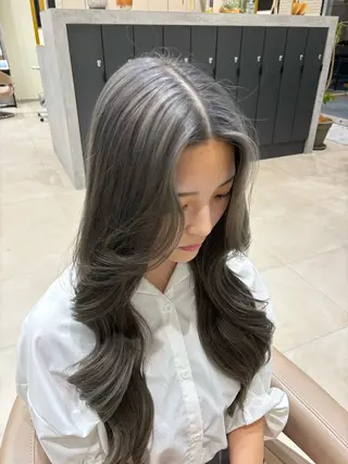 カラー 廣田 綾音のヘアスタイル