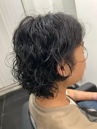 ミディアム メンズパーマ 岩成健志郎のヘアスタイル