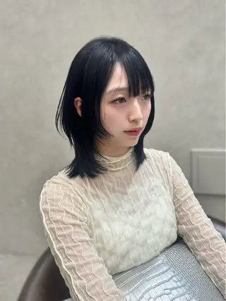 ミディアム karin ボブハイトーンのヘアスタイル