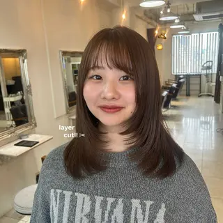 セミロング Maho/海外 レイヤー/ハイトーンのヘアスタイル