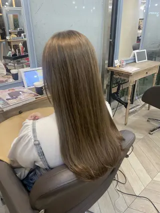 セミロング カラー ヤスザトアヤノ ／レイヤー／オリーブのヘアスタイル