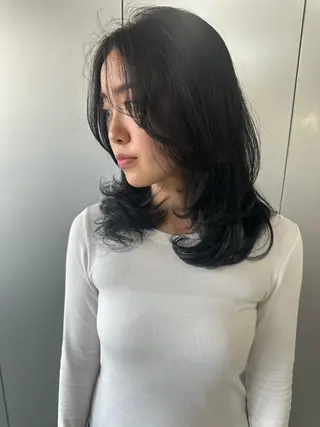 セミロング 篠崎 佑季のヘアスタイル