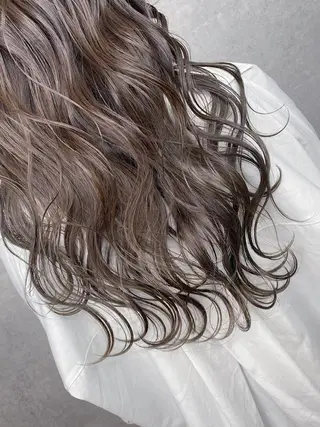 ロング カラー _WHITE 天王寺のヘアスタイル