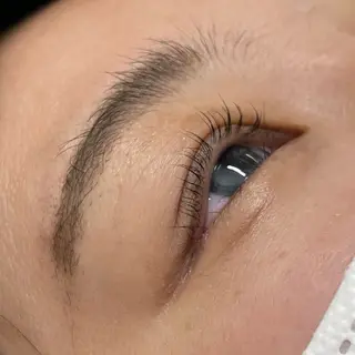 マツエク・マツパ 超透明感カラー🦋韓 国羽エクステ🪽🫧のヘアスタイル