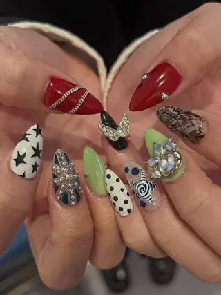 ネイル Mariris所属・ᗷᗩᑎSᗩ ᑎᗩIᒪ ՏᗩᒪOᑎのネイルデザイン