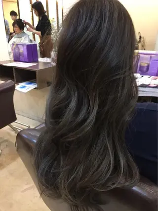 カラー 磧本 祐里恵のヘアスタイル