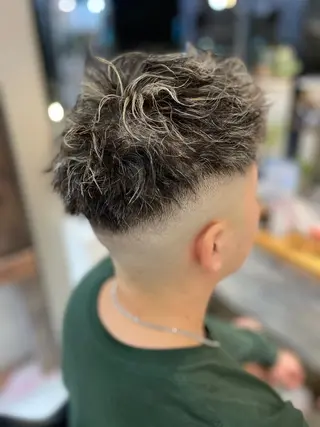 ショート カラー メンズ メンズブリーチカラー モデル募集中福田竜作のヘアスタイル