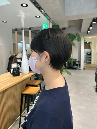 ショート カラー レイヤー/顔まわり カット/地毛風カラーのヘアスタイル