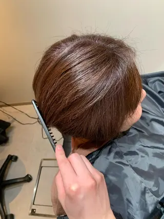 ショート カラー 白髪ぼかしハイライト 柳川拓哉のヘアスタイル