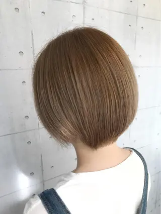 ショート カラー 高木 麻知子のヘアスタイル