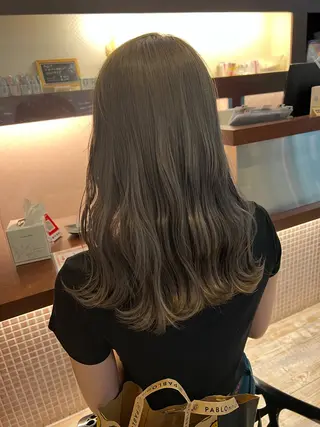 カラー 関田 美優のヘアスタイル