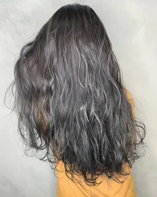 ロング カラー N° aria 三軒茶屋のヘアスタイル