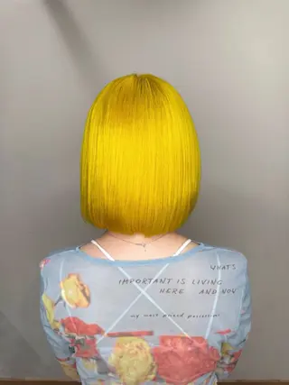 ショート カラー ブリーチカラー🦖 岡部木乃夏のヘアスタイル