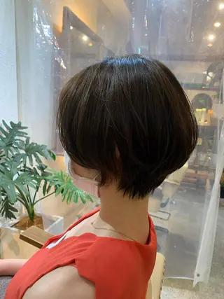 ショート カラー putri 川邉 優花のヘアスタイル