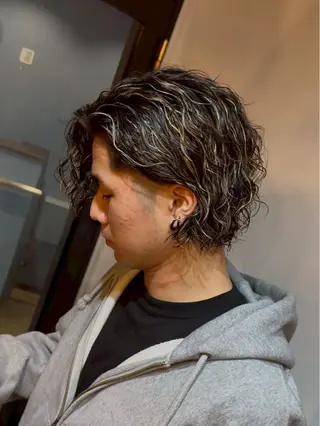 ショート パーマ メンズ おがた たくむの眉毛・アイブロウイメージ