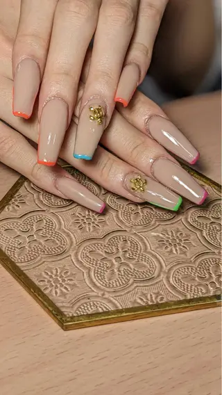 ネイル フラワー ムーンのネイルデザイン