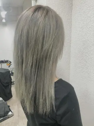 カラー 🔥ブリーチカラー 槙川のヘアスタイル