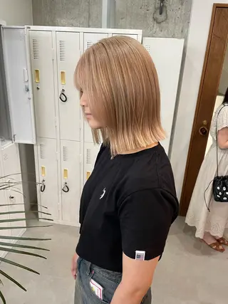 ミディアム 横山 奈央のヘアスタイル