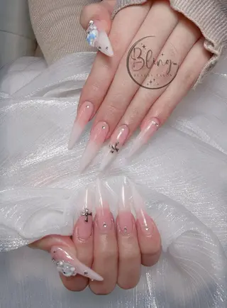 ロング Bling Salonのネイルデザイン