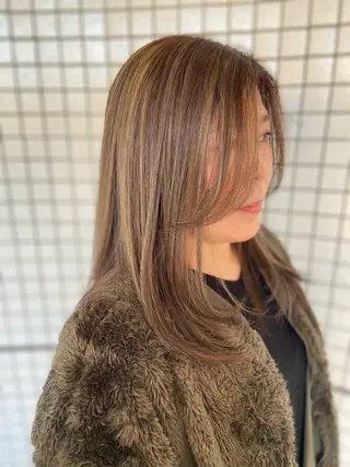 セミロング 瀧下 唯のヘアスタイル