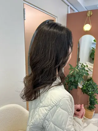 ミディアム カラー 佐合 梨花 / ｅａｕ〈オー〉のヘアスタイル