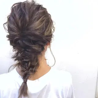 ミディアム カラー ヘアアレンジ PHIDGE所属・山下 千明のヘアスタイル