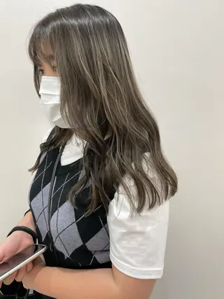 ロング カラー akane .のヘアスタイル