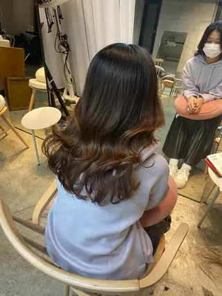 ミディアム 飯田 みづきのヘアスタイル