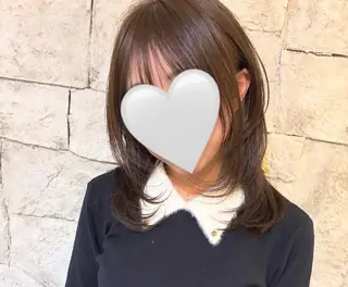 ミディアム 顔周りのデザイン特化 井手麻梨栄のヘアスタイル