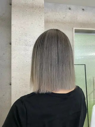 ショート 🫧バレイヤージュ/ ハイトーン/ミズキのヘアスタイル
