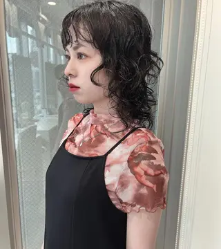 ミディアム ウルフカット／吉村 桃子のヘアスタイル