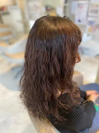 セミロング パーマ 岡田 奈々のヘアスタイル