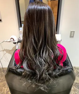 ロング カラー UMEDA FIGAROのヘアスタイル