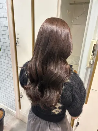 セミロング ブリーチ🫧艶カラー レイヤー韓国ヘアのヘアスタイル