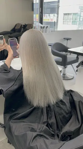 ロング カラー 履歴修正屋さん／ ブロンド／ホワイトのヘアスタイル