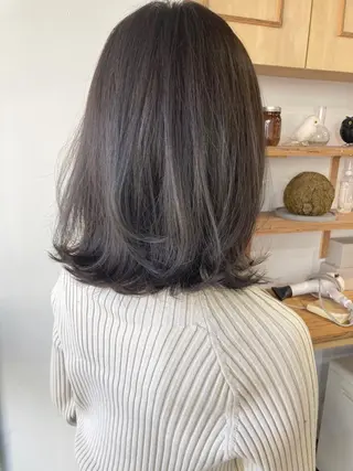 ミディアム roka ノゾミのヘアスタイル