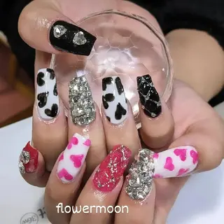 ネイル フラワー ムーンのネイルデザイン