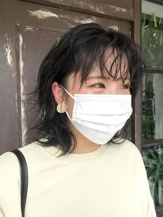 ミディアム カラー 川越 輝梨奈のヘアスタイル