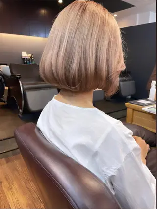 ショート レイヤーカット、 大人可愛い　中村美羅のヘアスタイル