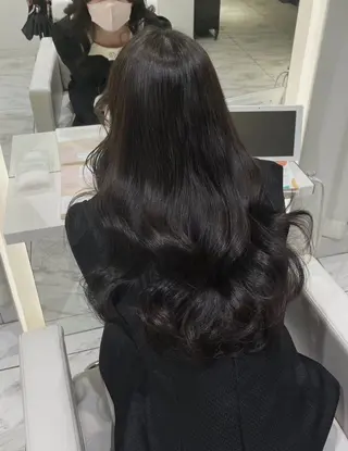 ミディアム カラー 佐藤 陽菜のヘアスタイル