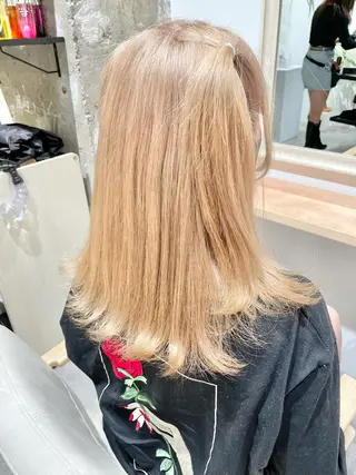 カラー 🎀ボブ＋ハイトーン シュカ👶🏻のヘアスタイル