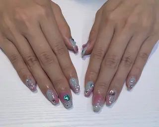 ネイル *RAIMU* HOLOGRAMのネイルデザイン