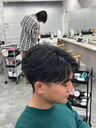 パーマ メンズハイトーン 北斗💍レイヤーのヘアスタイル