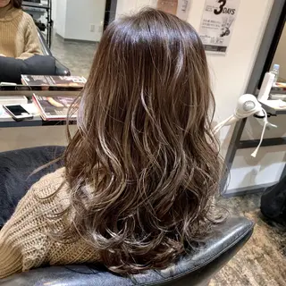 セミロング カラー UMEDA FIGAROのヘアスタイル