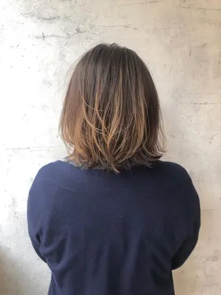 ミディアム カラー 平川 友希子のヘアスタイル