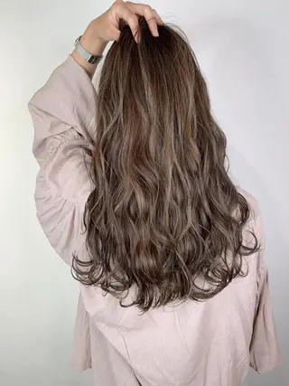 セミロング ＿WHITE鳳店 アンダーバーホワイトのヘアスタイル