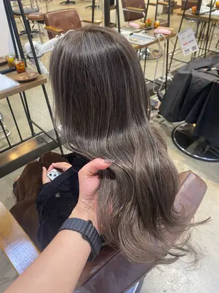 セミロング カラー 平川 夏海のヘアスタイル
