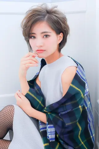 ショート パーマ 朝比奈 志保のヘアスタイル